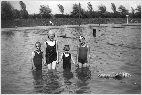 Afbeelding met buitenshuis, sport, meer, water  Automatisch gegenereerde beschrijving